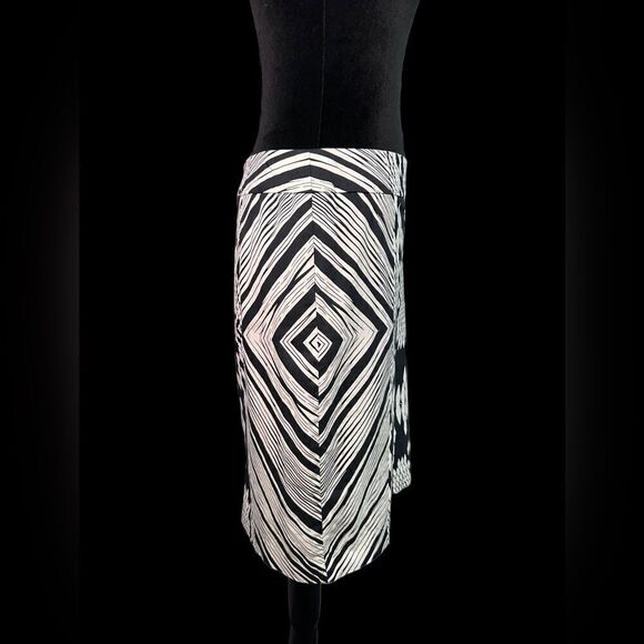 Calvin Klein Women’s Skirt (4) - Picture 4 of 7